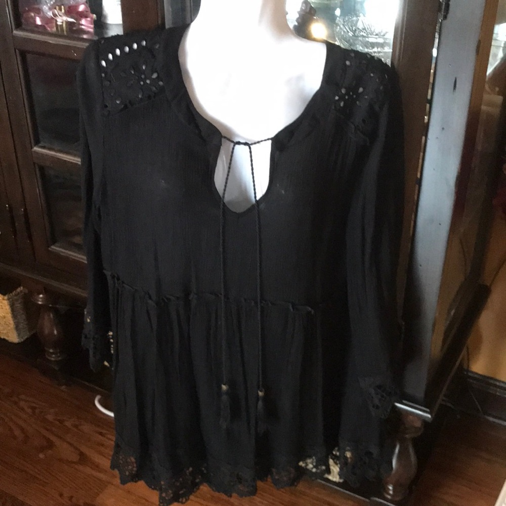 Knox Rose black longer in back top medium